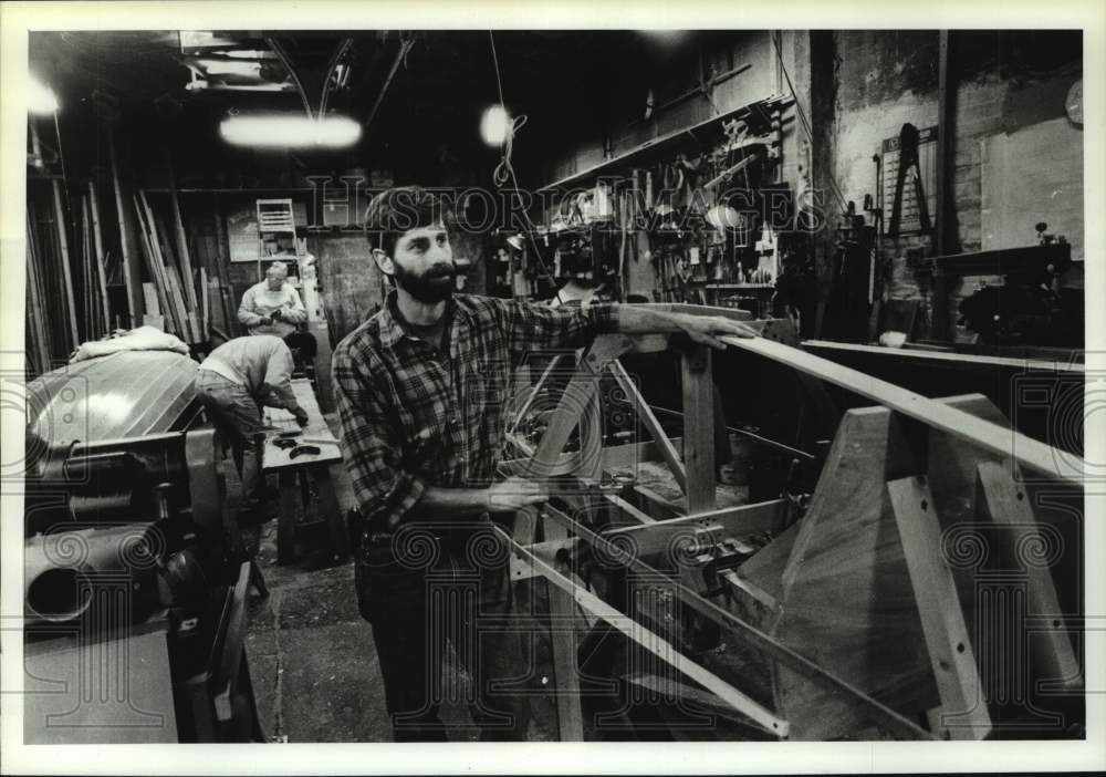 1991 Press Photo Howard Mittleman, North River Boat Works, Albany, New York - Historic Images
