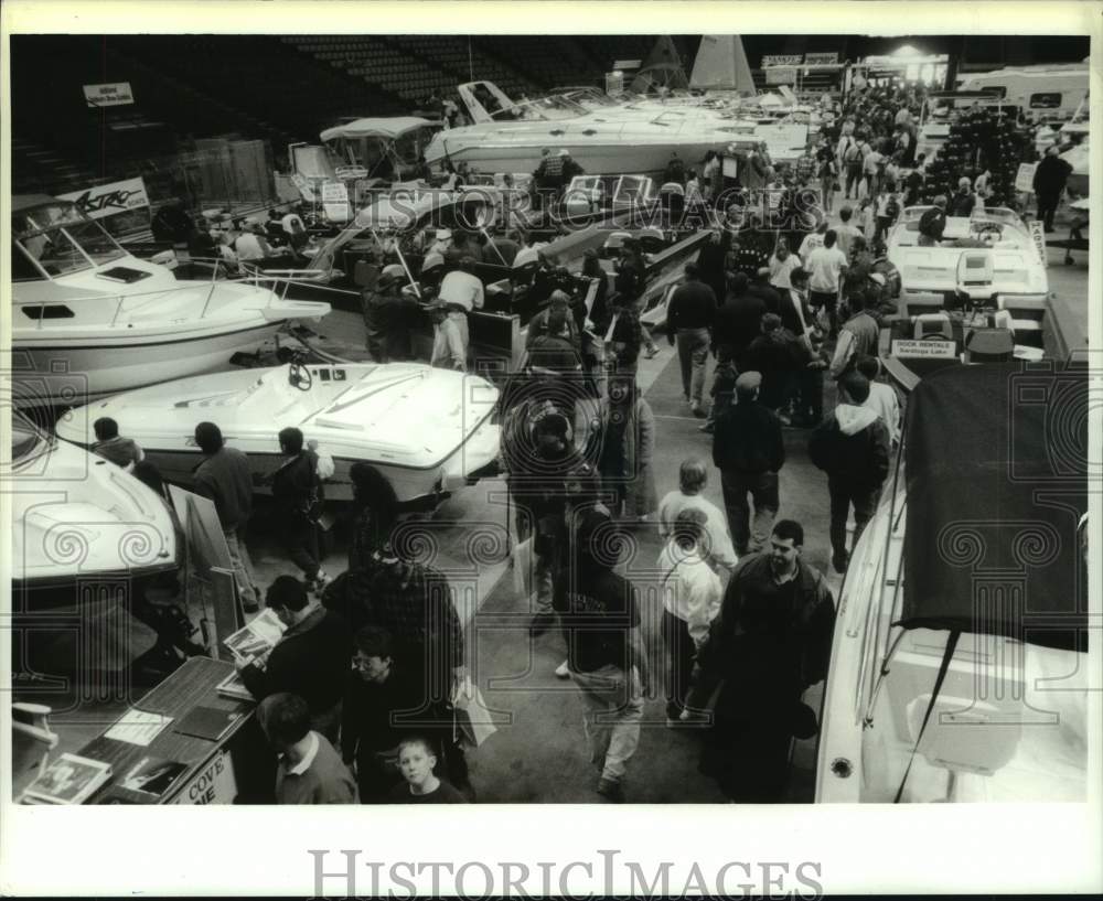 1994 Press Photo Attendees in aisle at Northeast Great Outdoor Show, Albany, NY - Historic Images