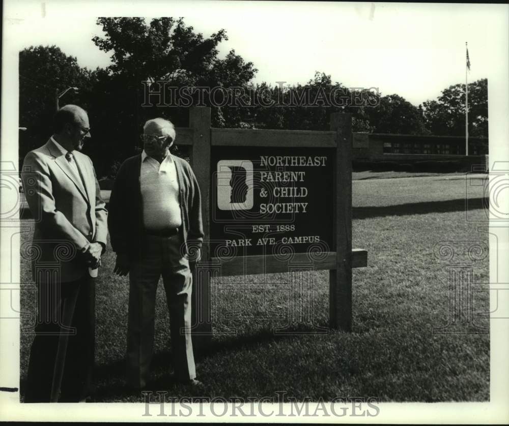 1988 Press Photo Children & family services officials in Schenectady, New York - Historic Images