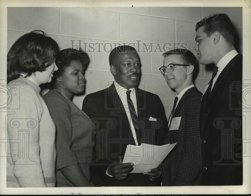 Press Photo Community Chest delegates plan youth dinner in Albany, New York - Historic Images