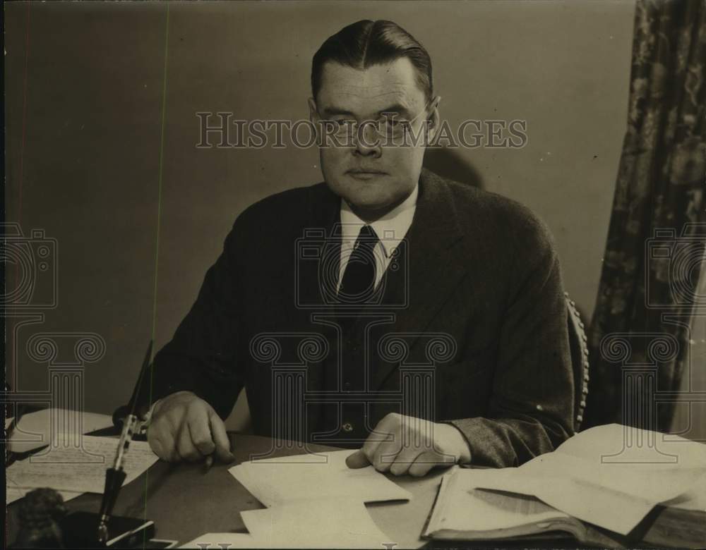Press Photo Reverend Kenneth Welles in his Albany, New York office - Historic Images