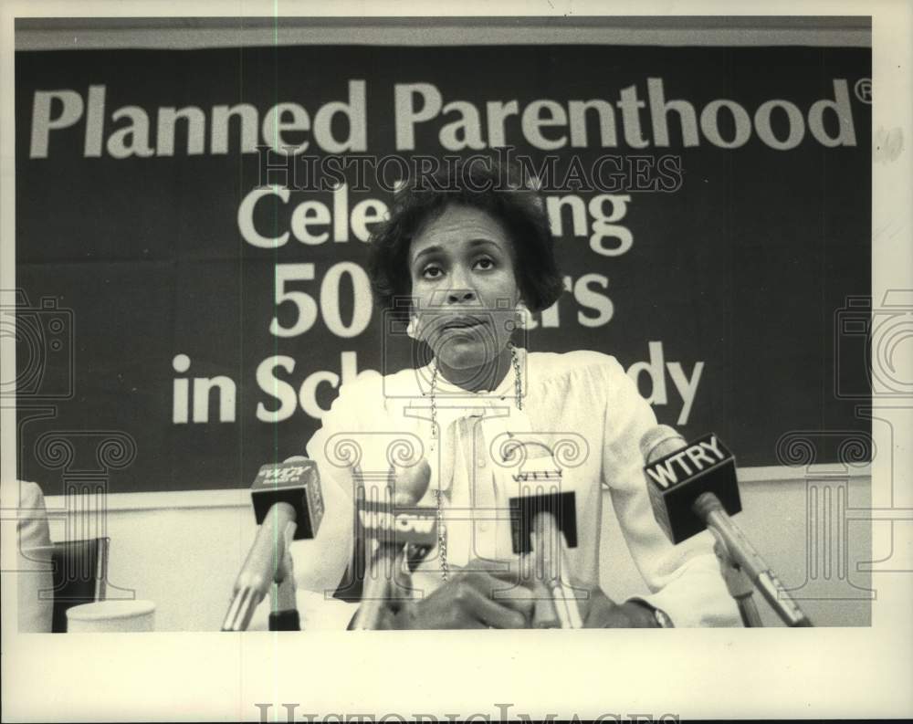 1985 Press Photo Faye Wattleton, President, Planned Parenthood, in New York - Historic Images