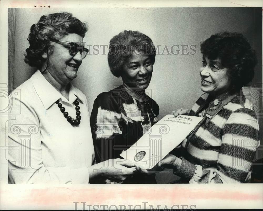 1975 Press Photo Helen Quirini, Georgetta Dix, Eleanor Watrous, Schenectady, NY - Historic Images
