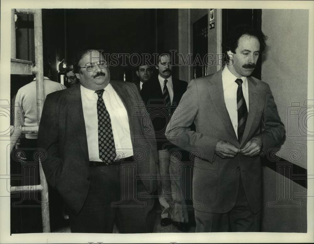 1982 Press Photo Zachary Wellman and Mr. Pozesky, both attorneys, leave court - Historic Images