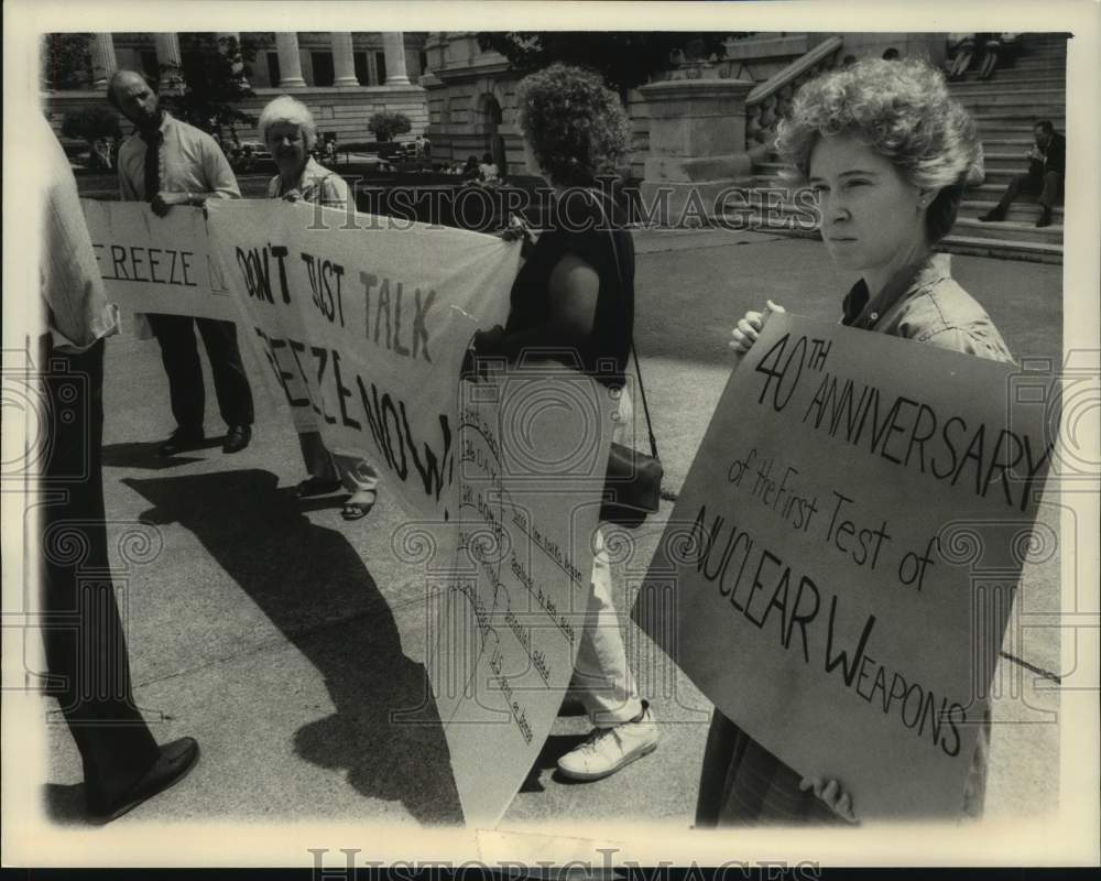 1985 Press Photo Anti-nuclear weapons protest in Albany, New York - tua15766 - Historic Images