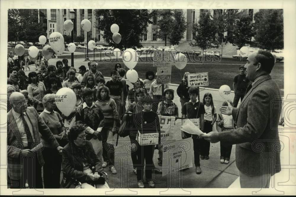 1983 Albany, NY Mayor Thomas Whalen speaks to nuclear protestors - Historic Images