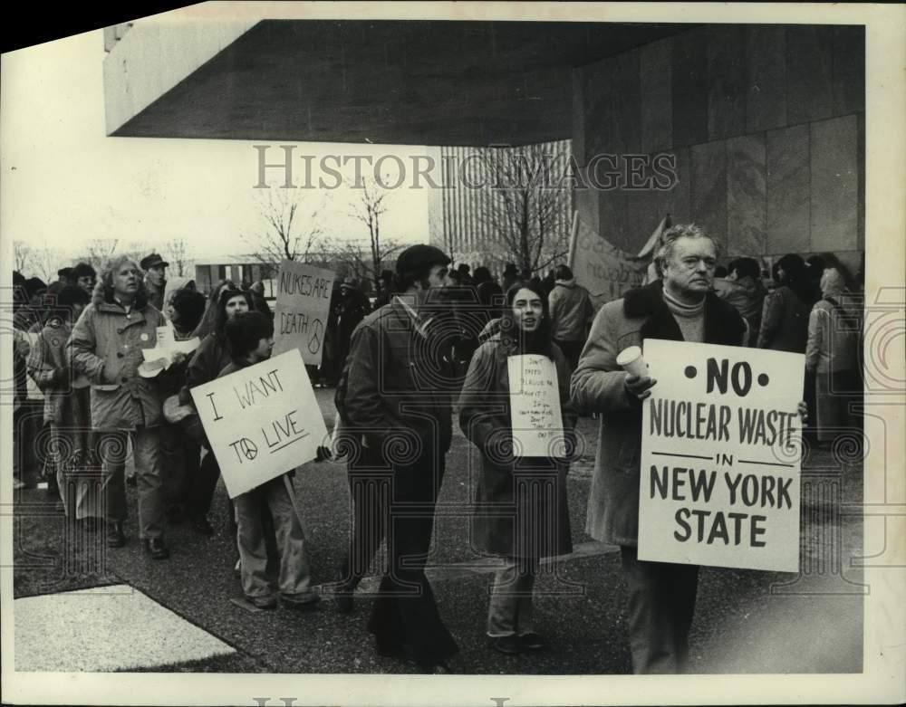 1979 Press Photo Nuclear power protestors march in Albany, New York - tua15792 - Historic Images