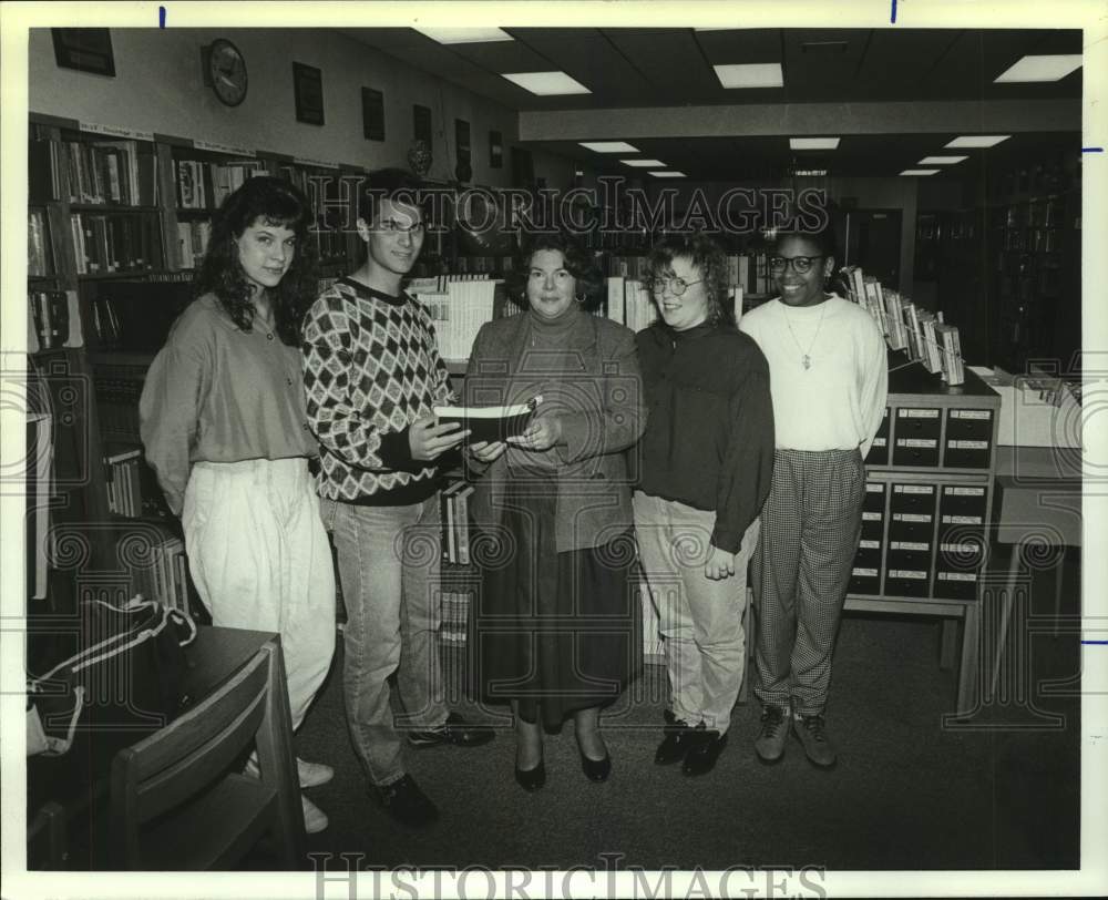 1993 Press Photo Georgia Nucci, author &amp; mother of Flight 103 victim, New York - Historic Images