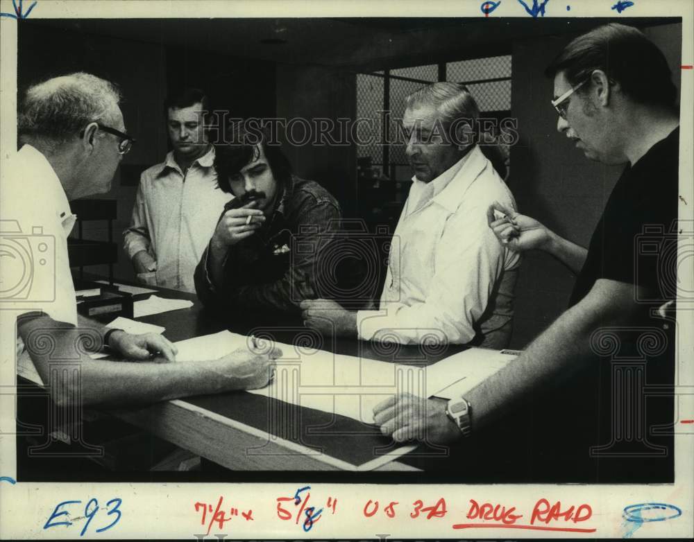 1978 Press Photo Police conduct drug raid in Albany, New York - tua15806 - Historic Images