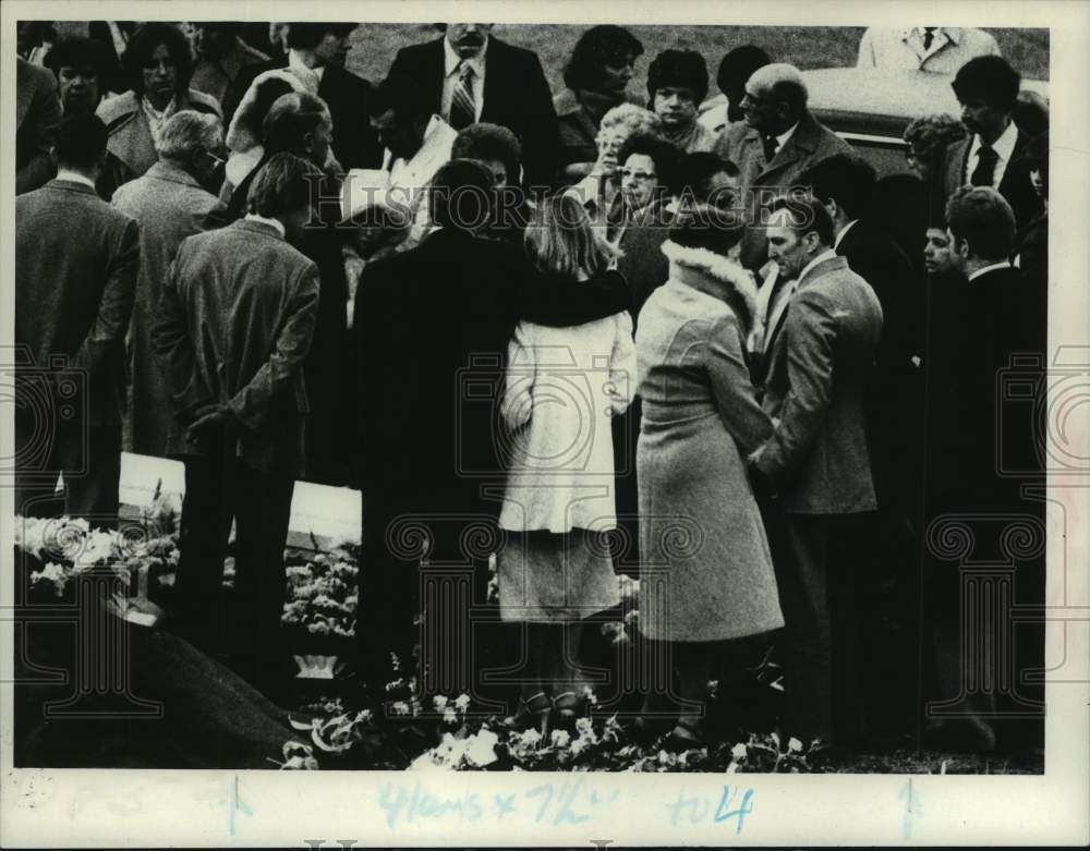 1981 Press Photo Mourners at funeral of murder victim in Troy, New York - Historic Images