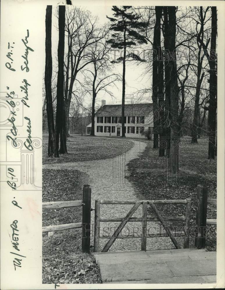 1975 Press Photo Exterior view ofGeneral Philip Schuyler Mansion, Schuylerville - Historic Images