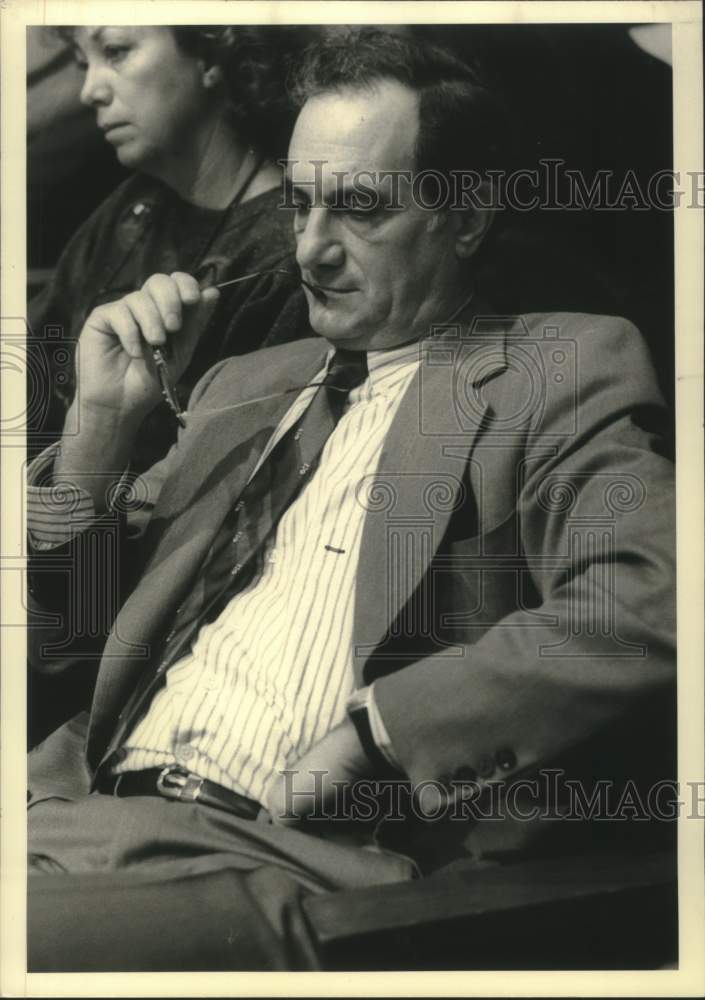 1988 Press Photo Salvadore Sclafani, a regent, at hearing at the LOB on regents - Historic Images