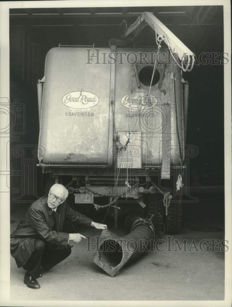 1983 Press Photo Scotia New York Mayor John Ryan, Jr with truck for sale. - Historic Images