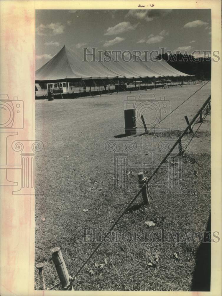 1976 Press Photo Freedom Park, Scotia, New York. Tent set up for festival. - Historic Images