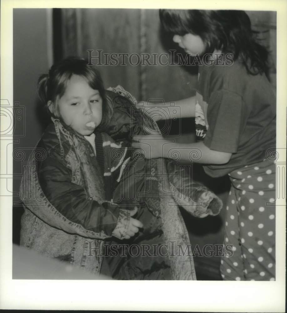 1993 Press Photo Student with mouth full of food at Schenectady, New York school - Historic Images