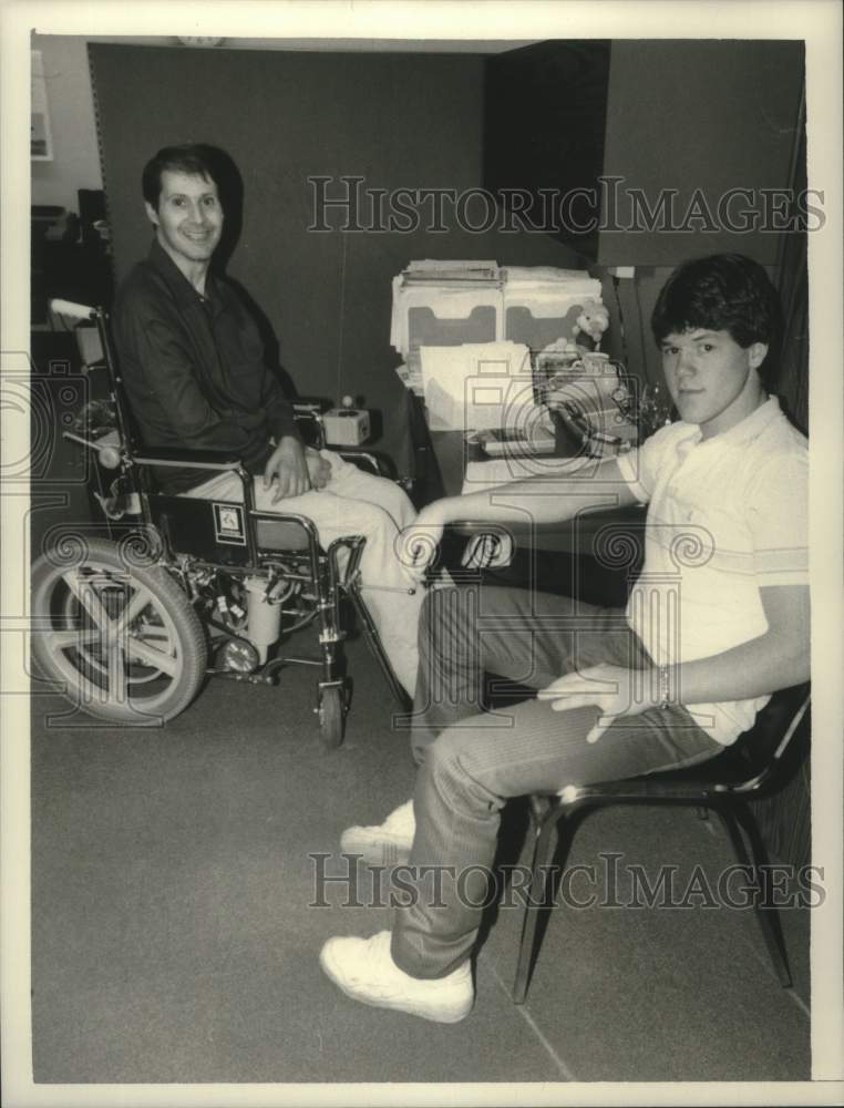 1985 Press Photo Rick Sartone & Rick Endress at CP Center in Albany, New York - Historic Images