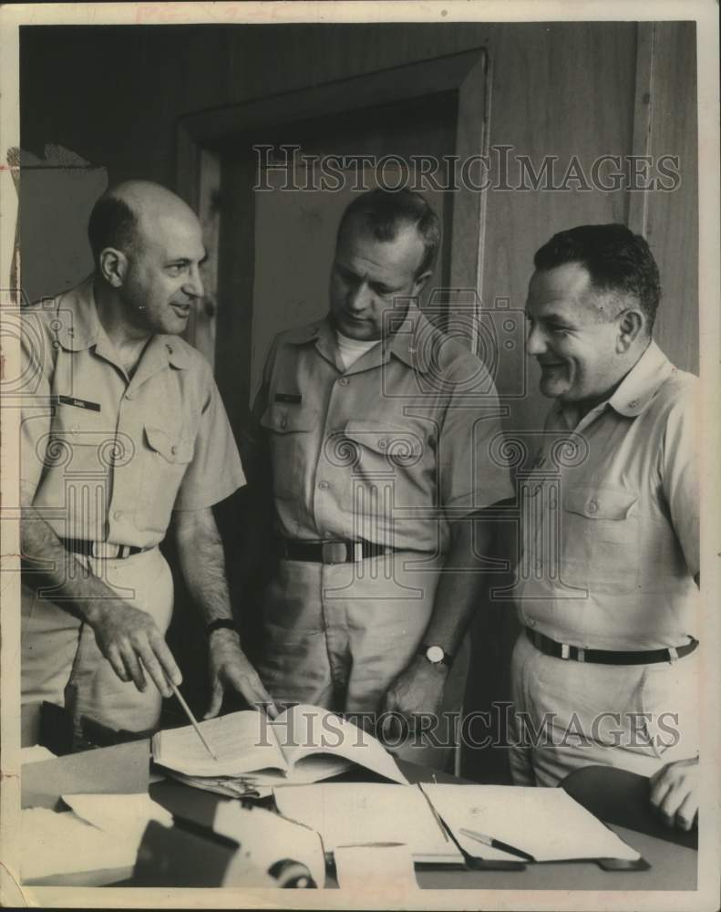 Press Photo U.S. Military commanders planning operations - tua16155 - Historic Images