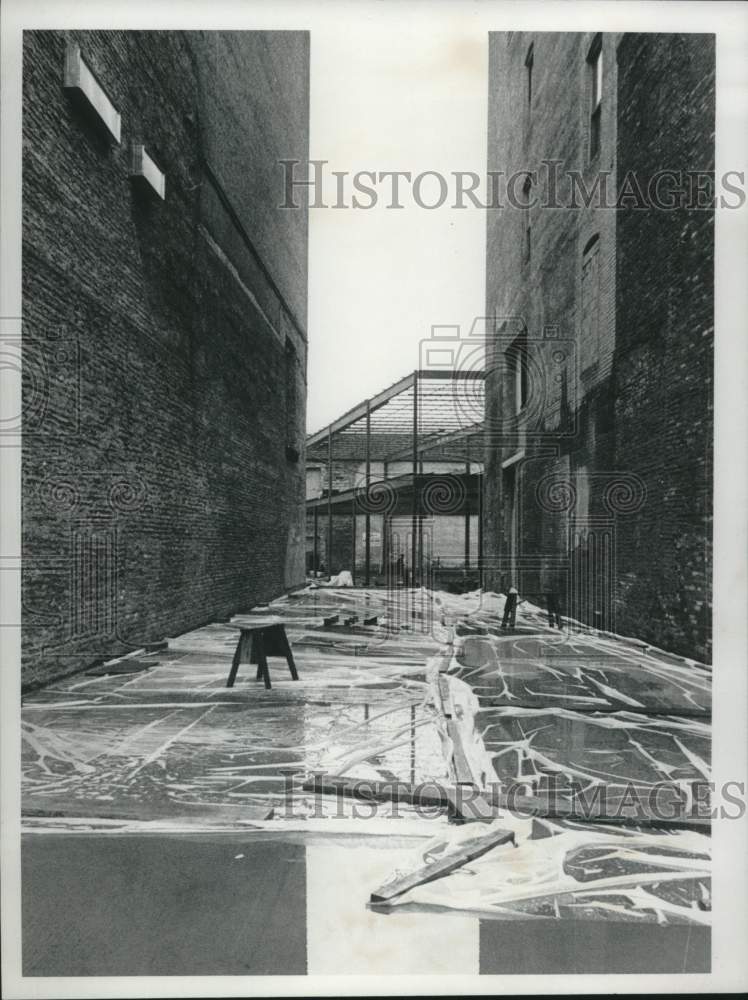 1980 Press Photo Sheeting covers new concrete floor in Schenectady, New York - Historic Images