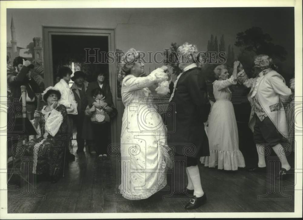 1987 Press Photo Guests in period costume dance at Schulyer Mansion, Albany, NY - Historic Images