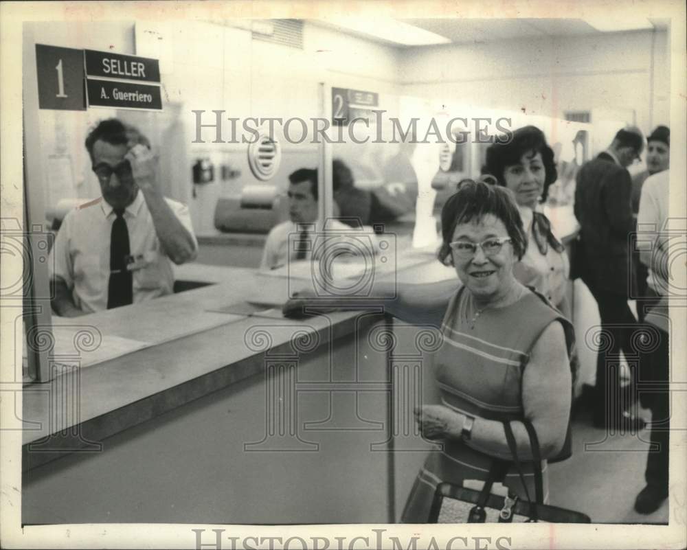 1972 Press Photo Wagering at Schenectady, New York off track betting windows-Historic Images