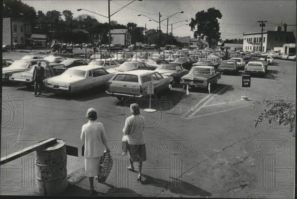 1978 Press Photo Cars parked in Clinton Street lot in Schenectady, New York - Historic Images