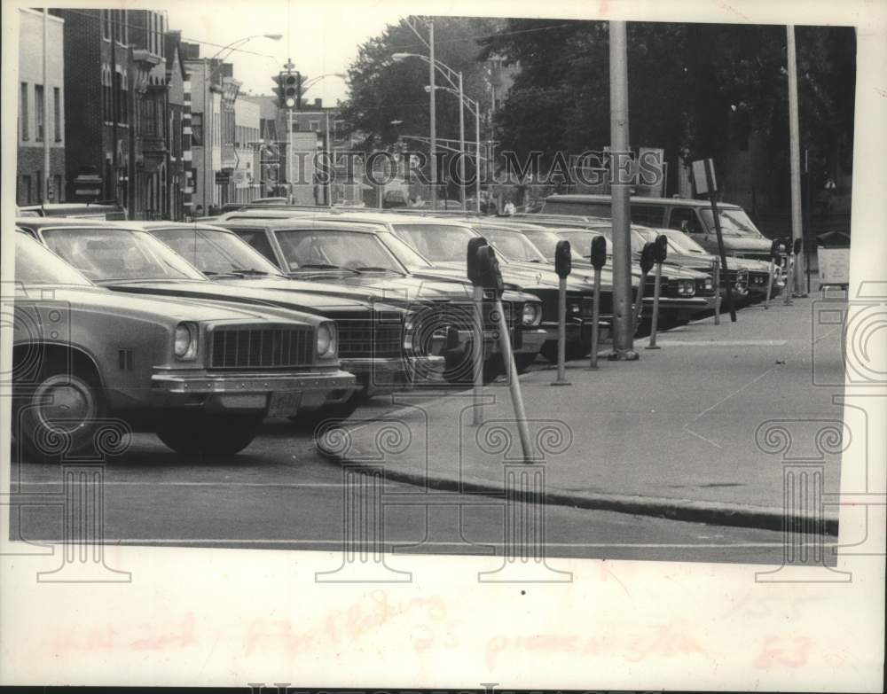 1980 Press Photo Cars parked at meters near Schenectady, New York City Hall - Historic Images