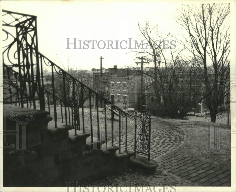 1982 Press Photo View of Albany, New York from steps of the Schuyler Mansion - Historic Images
