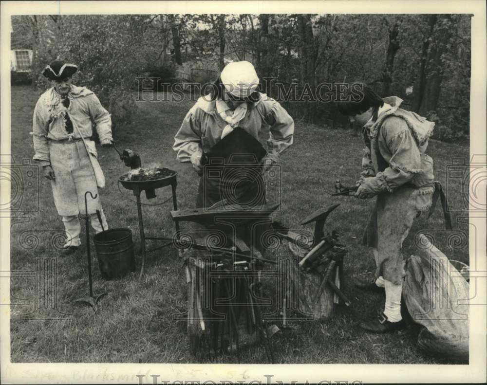 1984 Press Photo Period blacksmith exhibit at Schuyler Mansion, Albany, New York - Historic Images