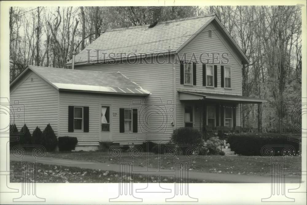 1993 Press Photo Exterior view of house at 77 Green St, Schuylerville, New York. - Historic Images