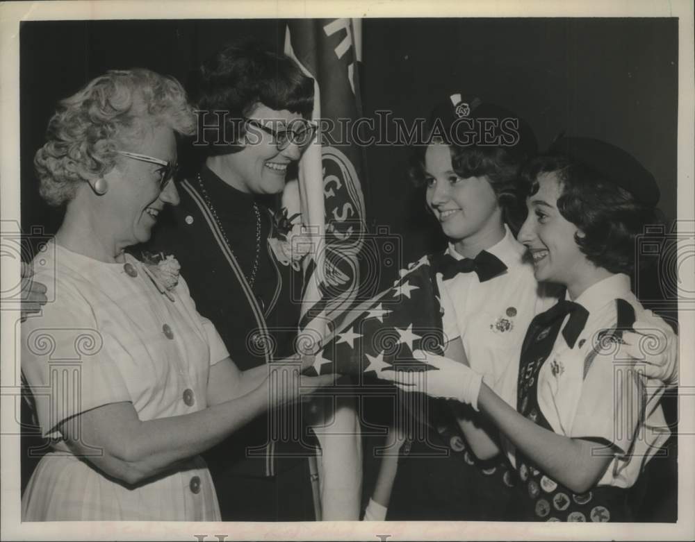 Press Photo Miss Helen Schwab, left, handing American flag to girl scouts - Historic Images