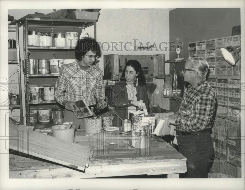 1981 Press Photo Empire State Youth Institute, NY staff at work in scene shop - Historic Images