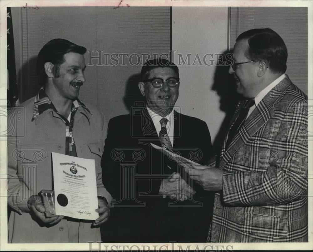 1976 Press Photo Father &amp; son awarded New York State Conspicuous Service Cross - Historic Images