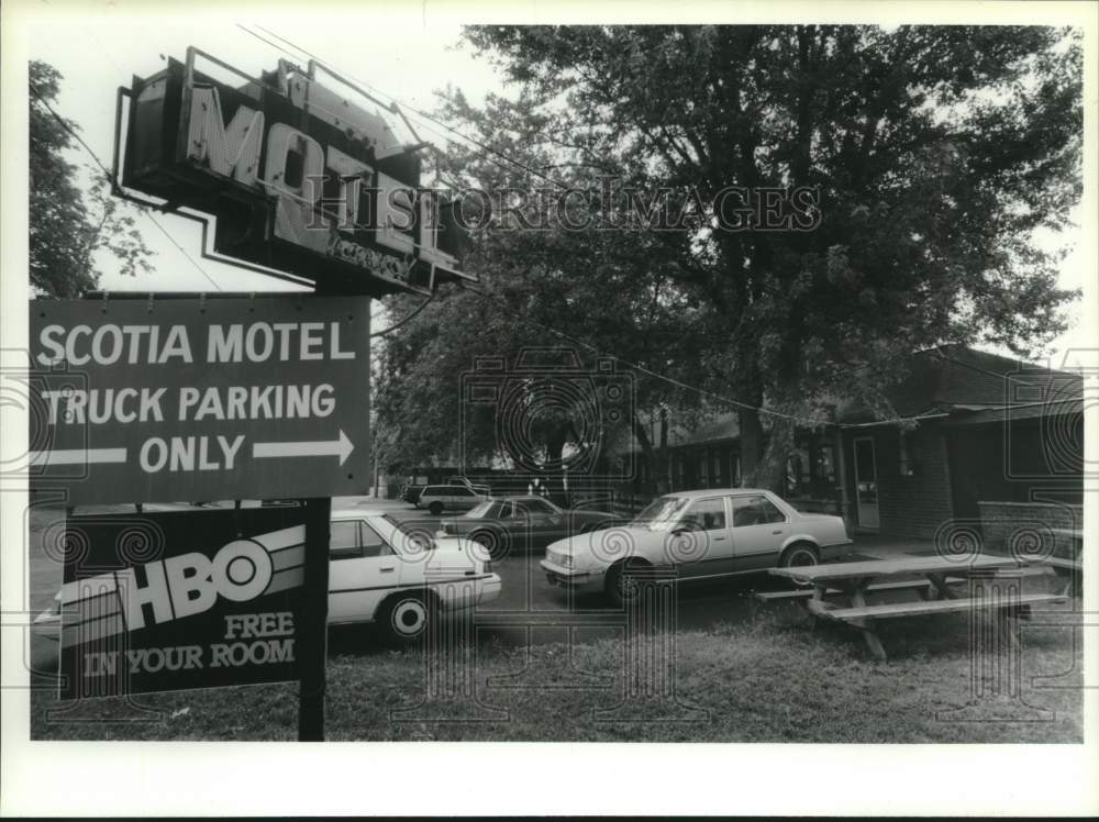1993 Press Photo Scotia Motel, Scotia, New York, scene of shooting - tua16508 - Historic Images