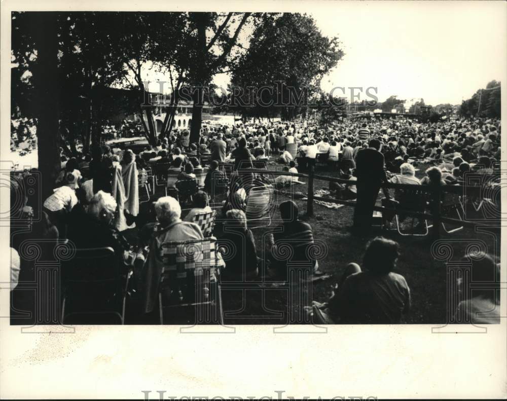 1985 Large crowds gather at Freedom Park, Scotia, NY for performance - Historic Images