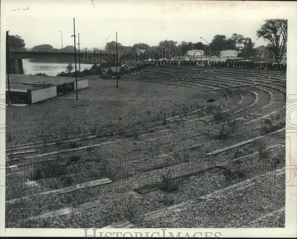 Press Photo Freedom Park, Scotia, New York sits empty while city makes new plans - Historic Images