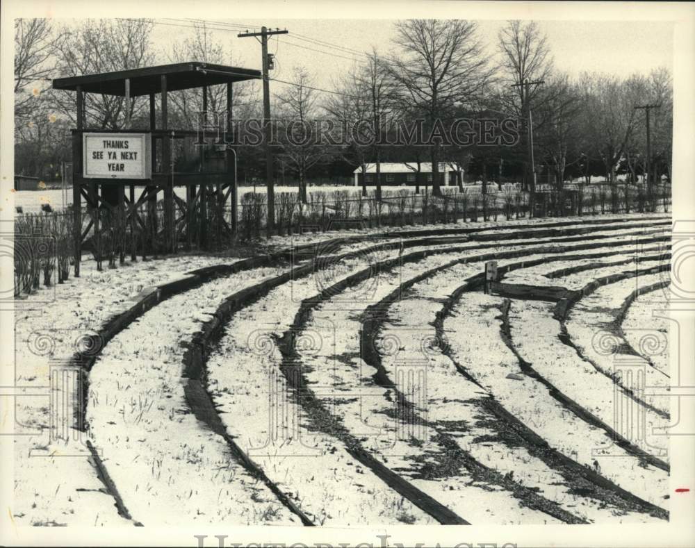1984 Press Photo Freedom Park, Scotia, NY covered in snow. Closed for season. - Historic Images