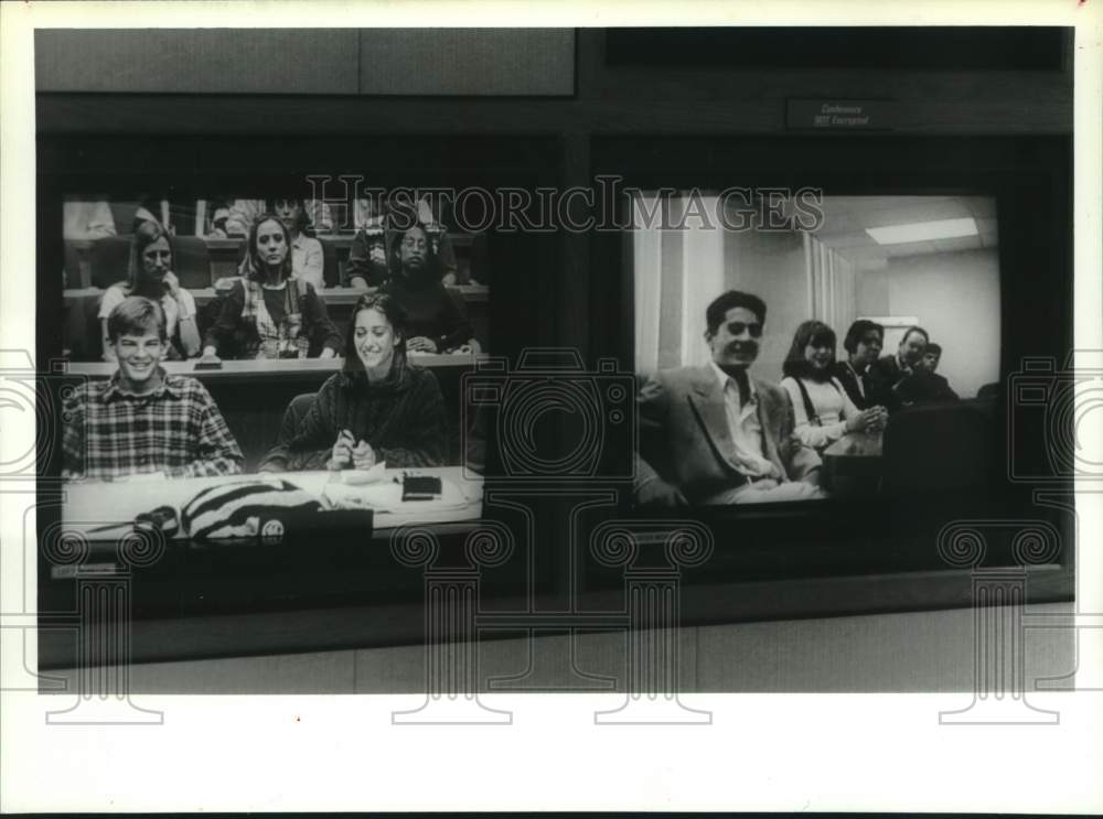 1994 Press Photo Scotia, NY students on teleconference with Mexico City students - Historic Images