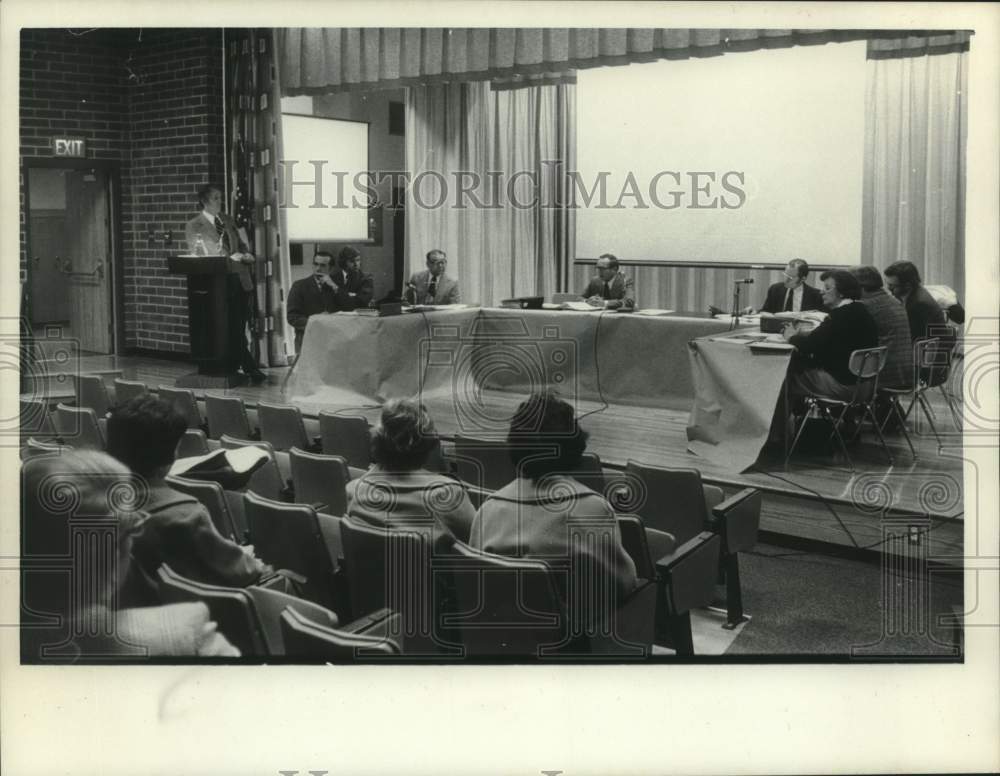 1977 Press Photo Scotia, New York school board meeting - tua16564 - Historic Images