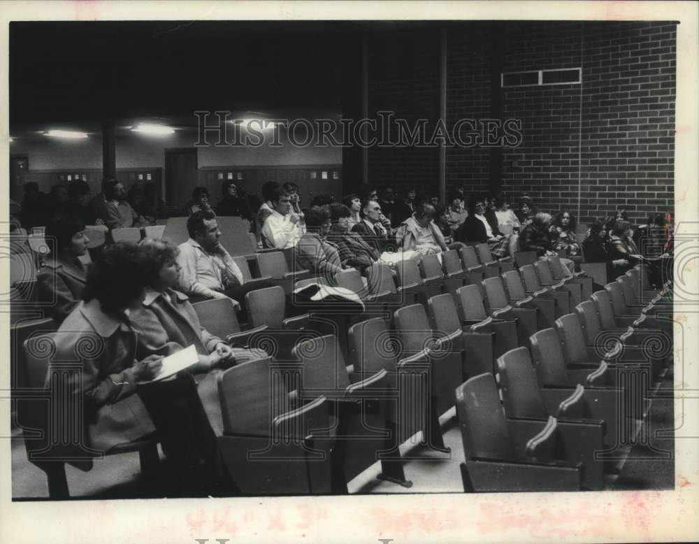 1977 Press Photo Scotia - Glenville New York School parents attend hearing - Historic Images