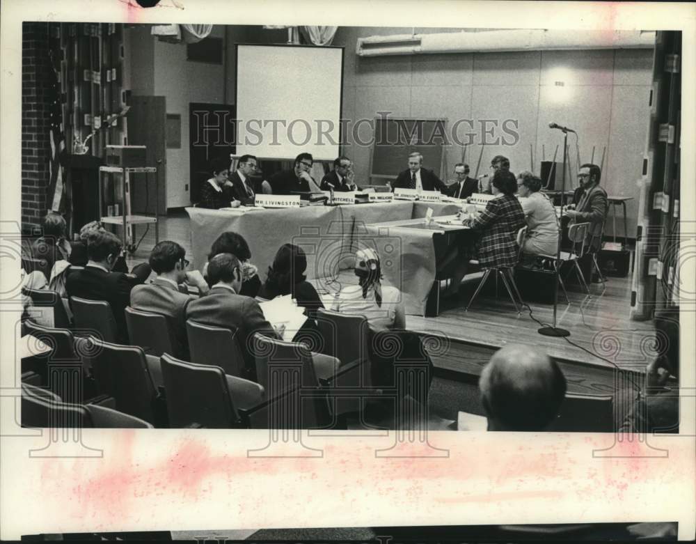 1976 Press Photo Scotia - Glenville New York School Board Meeting - tua16568 - Historic Images