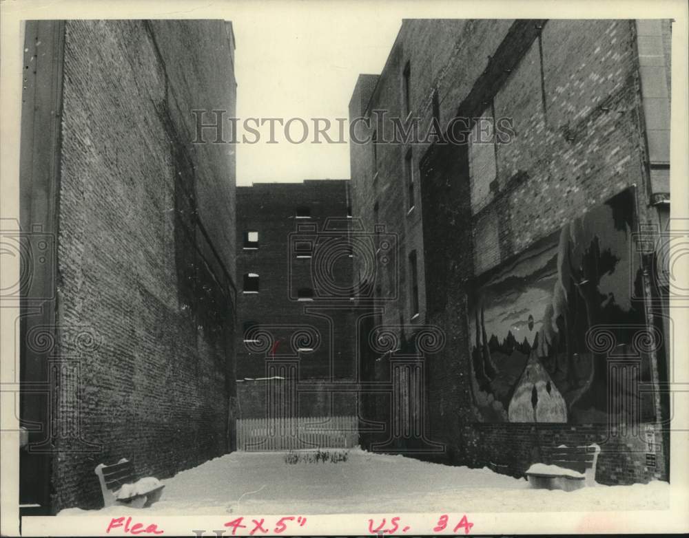 1975 Press Photo Downtown Schenectady, New York site of Vendome's Restaurant - Historic Images