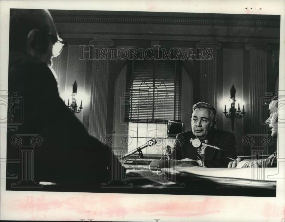 1976 Press Photo Schenectady, NY Mayor's investigation of city police department - Historic Images