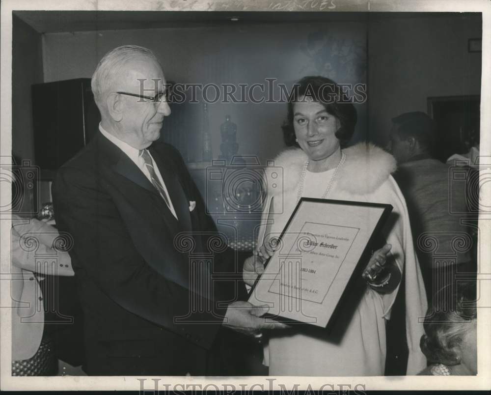 Press Photo Artist Lily Schreiber receives award at Albany, NY artist's banquet - Historic Images