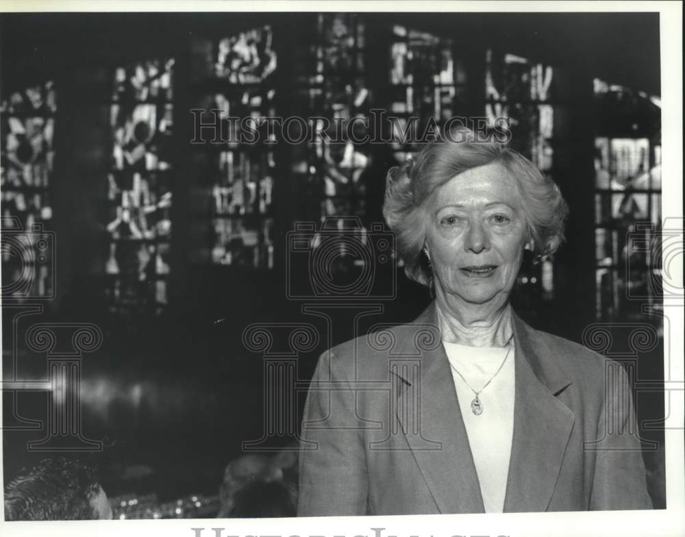 1992 Press Photo Holocaust survivor Isabel Schreiber in Albany, New York temple - Historic Images