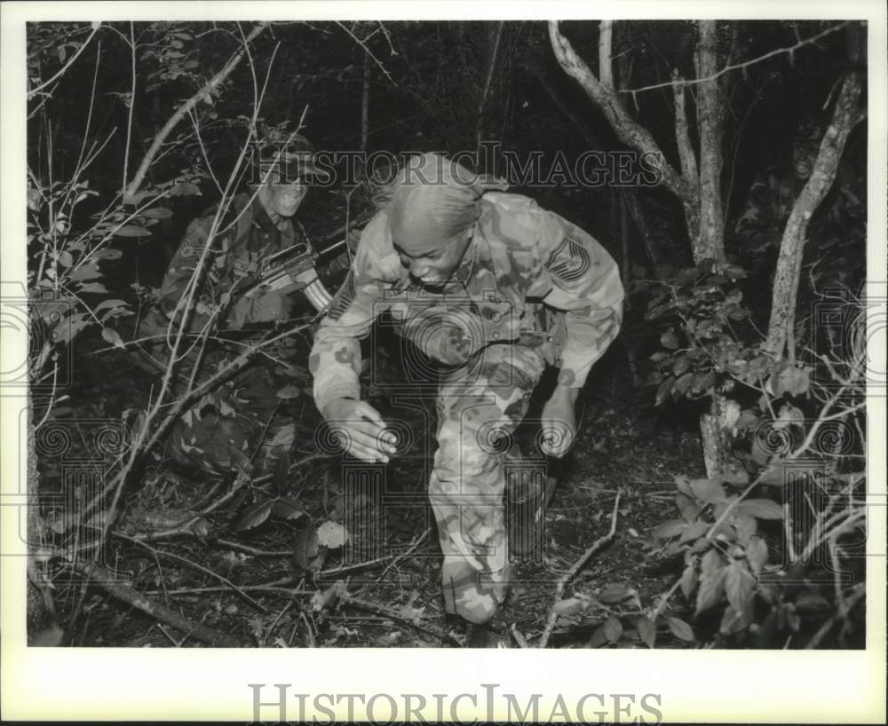 1993 Press Photo Students learn survival skills at Stratton Air National Guard - Historic Images