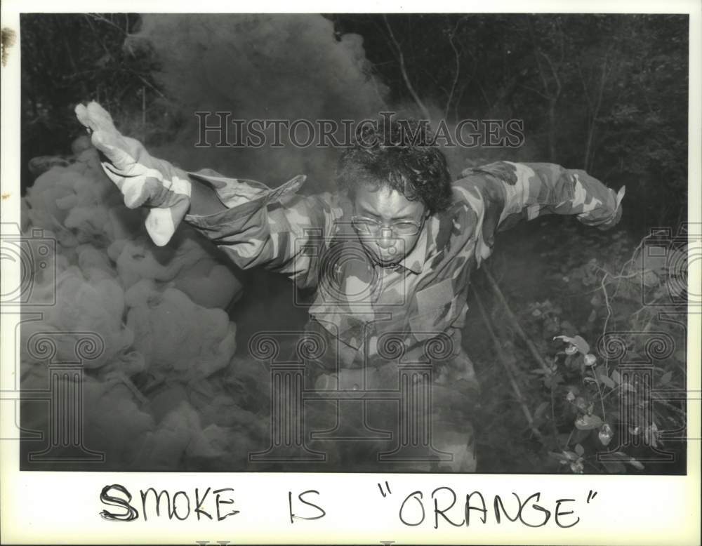 1993 Press Photo Tyiice Johnson runs from smoke at Stratton Air National Guard - Historic Images
