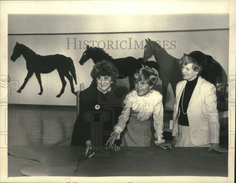 1983 Press Photo Committee plans Museum Ball in Schenectady, New York - Historic Images
