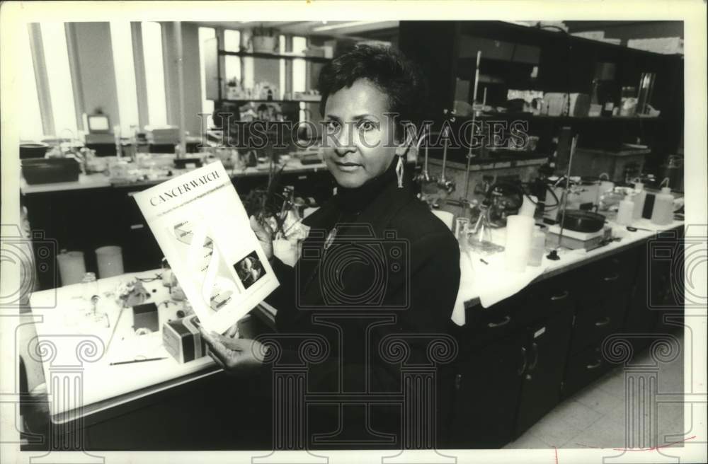 1992 Press Photo Mukti Sarma shows off new magazine issue in Albany, New York - Historic Images
