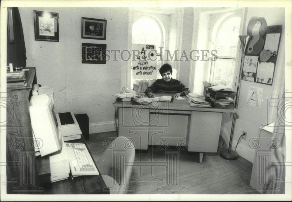 1991 Press Photo Delores Sarno, Director, Saratoga County Arts Council, New York - Historic Images