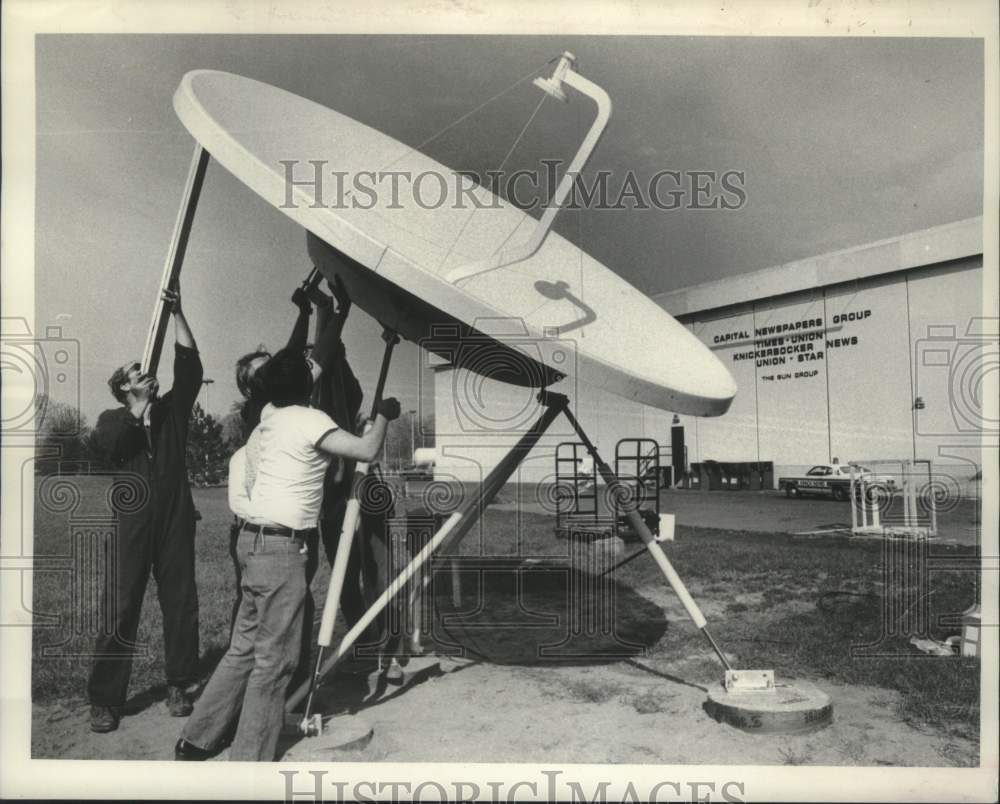 1980 Press Photo Associated Press satellite dish, Capital Newspapers, Albany, NY - Historic Images